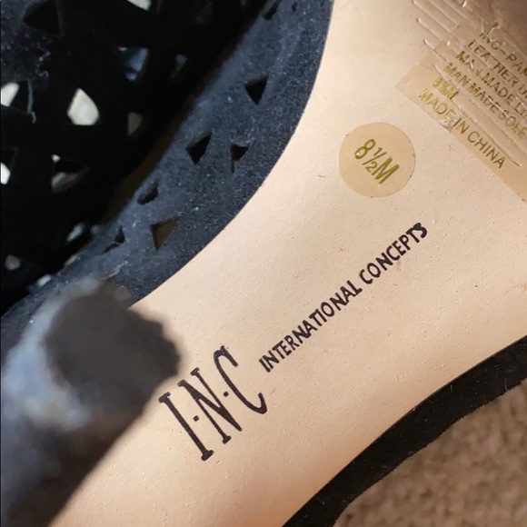 Beautiful lace look heels - Picture 6 of 6